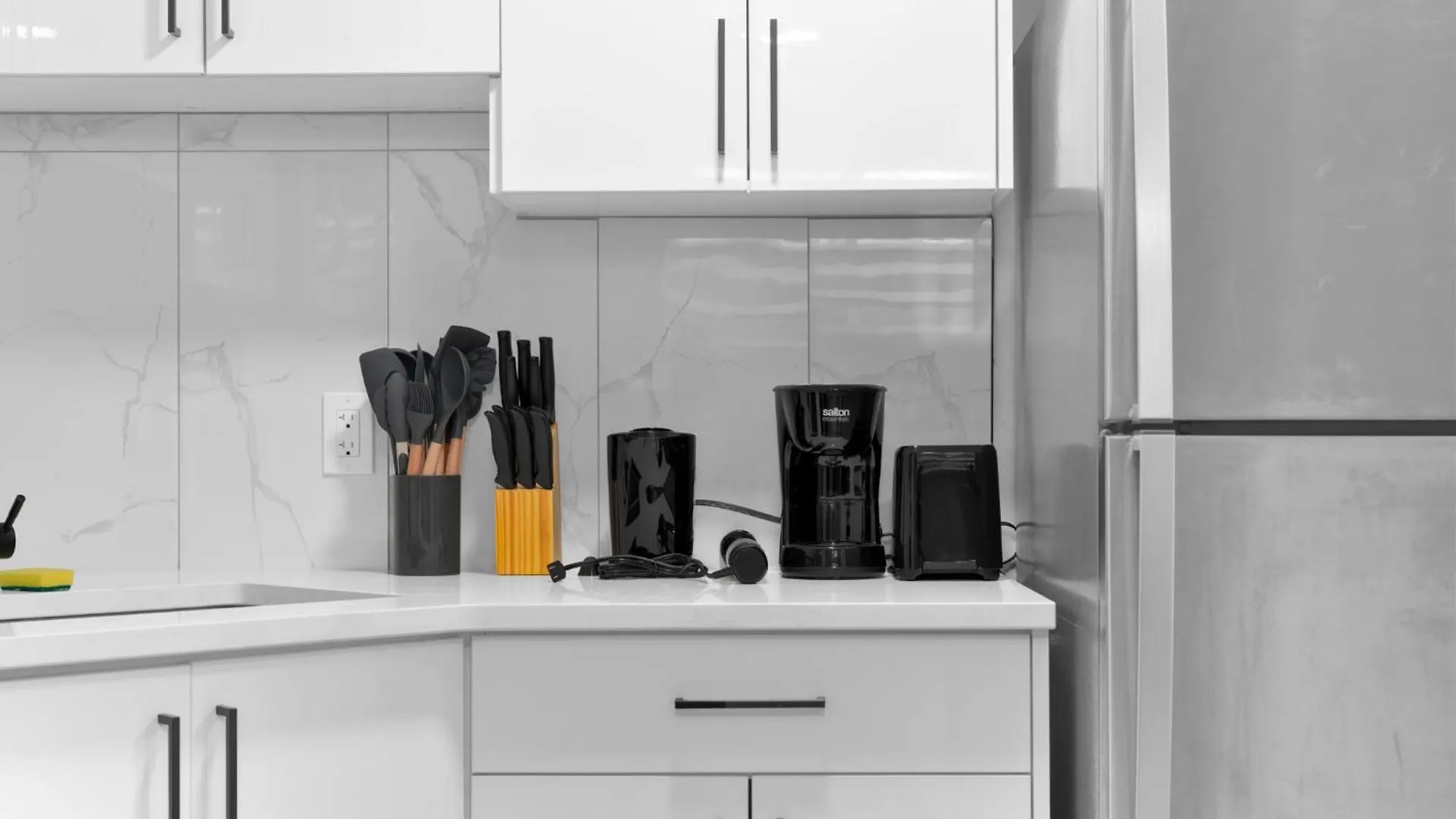 Apartman Mckernan Residence By Patel Edmonton Kanada
